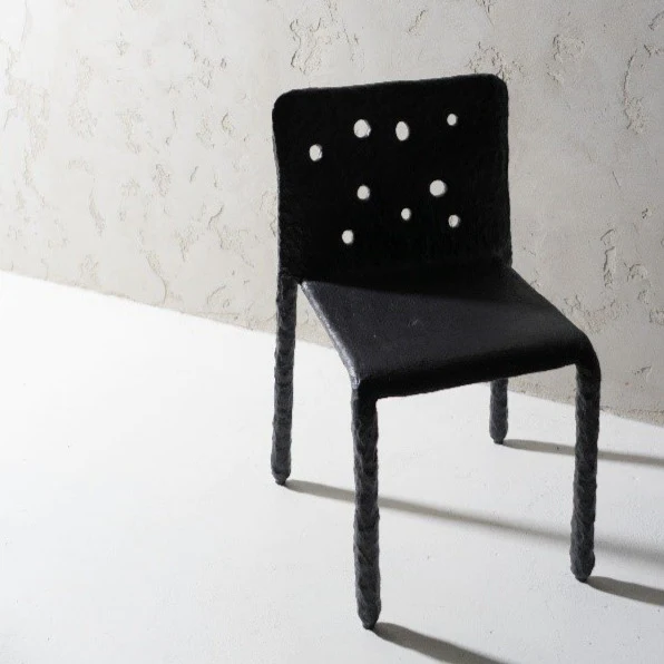 Ztista chair in black